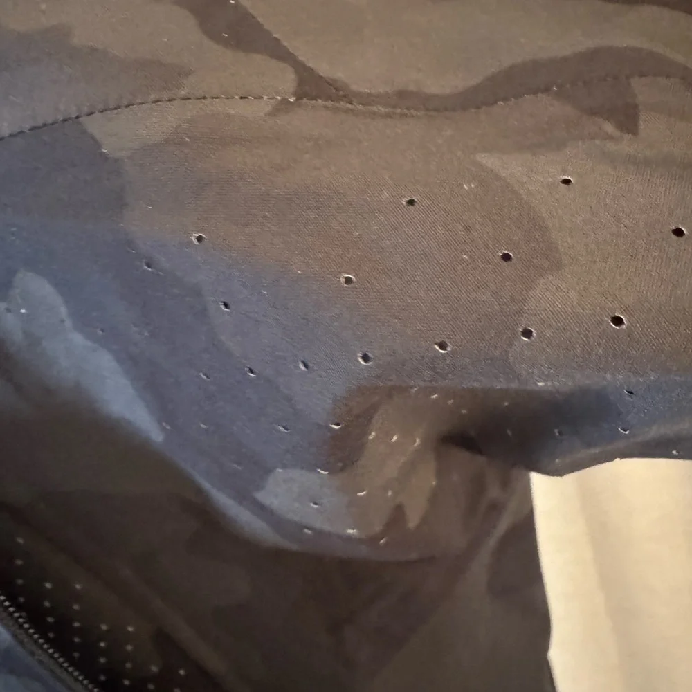 Lululemon Rain Chaser Jacket Heritage 365 Camo Dark Olive - Picture 5 of 10